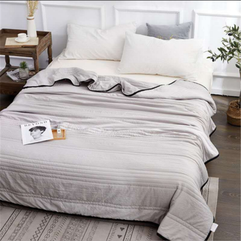 Summer Luxury Cool Silk Blanket – Lightweight and Breathable for Ultimate Comfort on a Single Bed