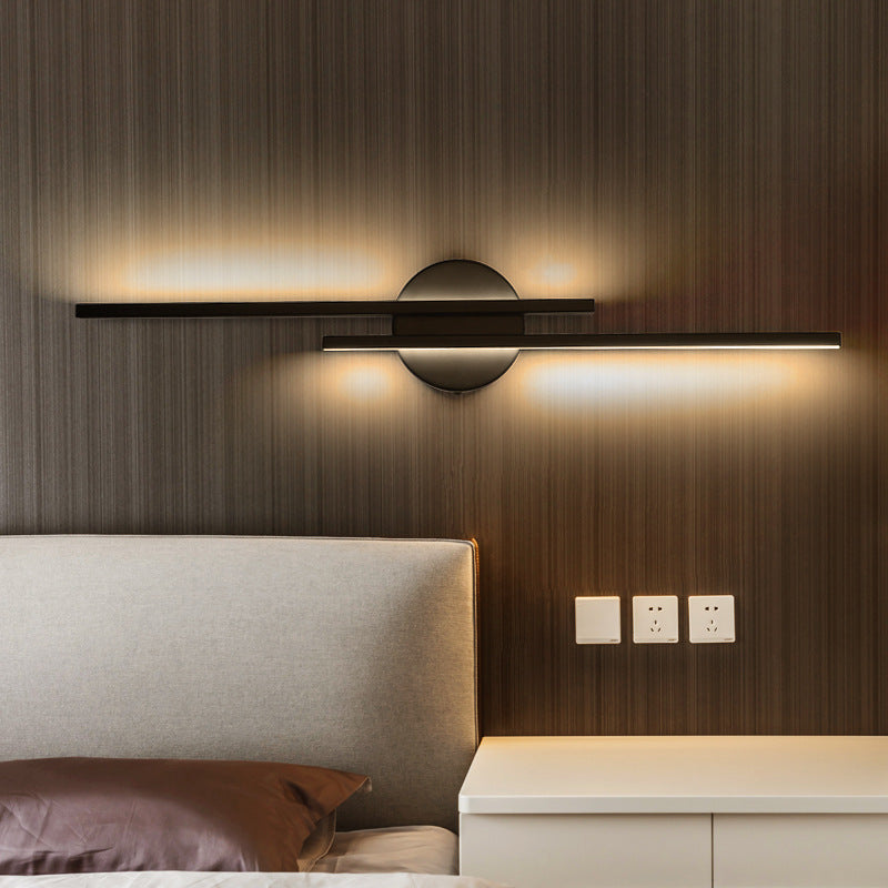 Elegant Black LED Wall Lamp made of Aluminum and Acrylic for Stylish Indoor Lighting - Durable and Energy-Saving Design
