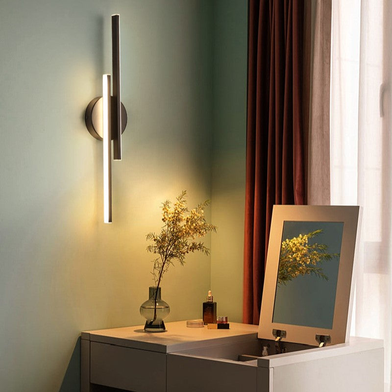 Elegant Black LED Wall Lamp made of Aluminum and Acrylic for Stylish Indoor Lighting - Durable and Energy-Saving Design