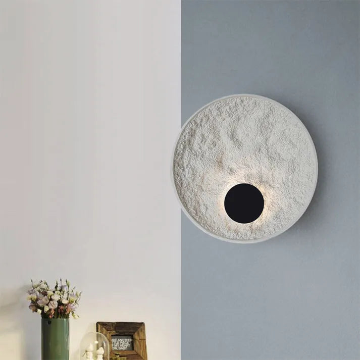 Stylish LED Moon Wall Lamp - Sustainable and Elegant Wall Light for Your Living Room and Bedroom, Available in Ø30cm and Ø50cm, White Metal Design