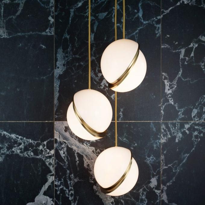 Soft Crescent LED Pendant Lamp – Sleek Half-Moon Ceiling Light in Elegant Brass & Acrylic