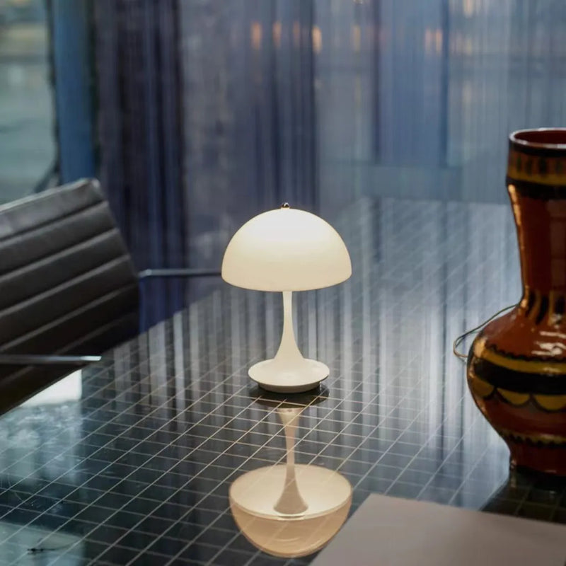 CordFreeShine - Stylish wireless table lamp for an enchanting ambiance
