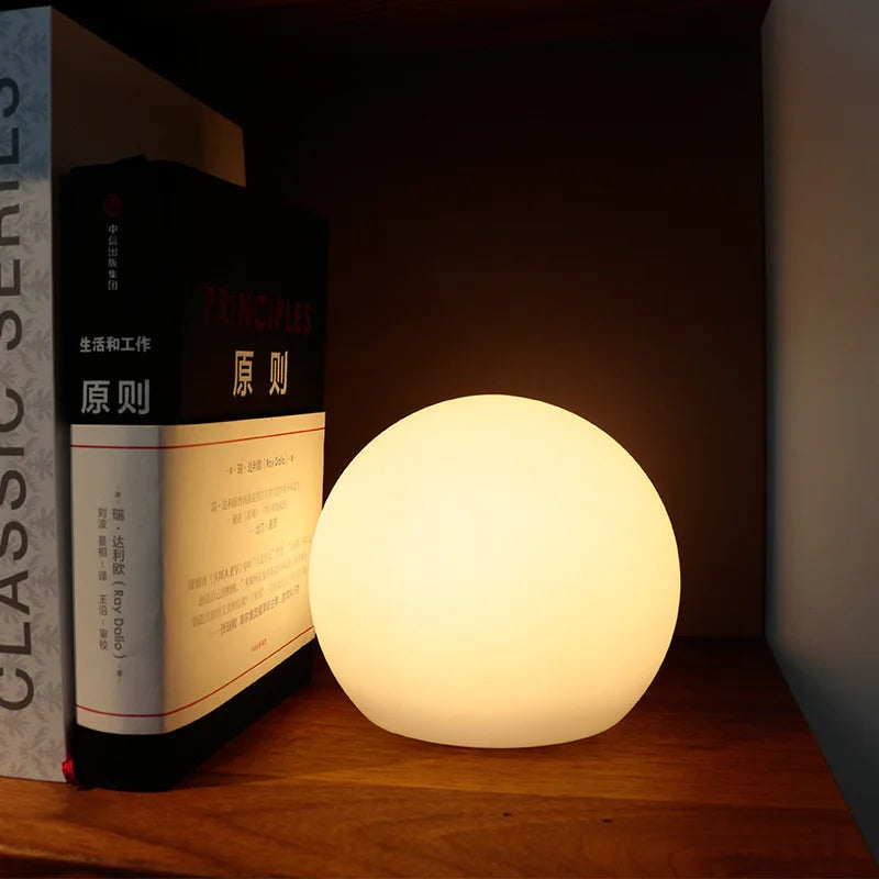 AuraBall LED Table Lamp – Create an Enchanting Atmosphere with Dynamic Color Changes