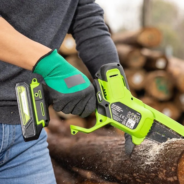 Wireless Electric Chainsaw - Wood Cutting Becomes a Delightful Experience!