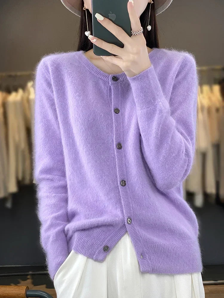 Chic Cashmere Cardigan of Luxury Vison – Timeless Style and Unmatched Comfort
