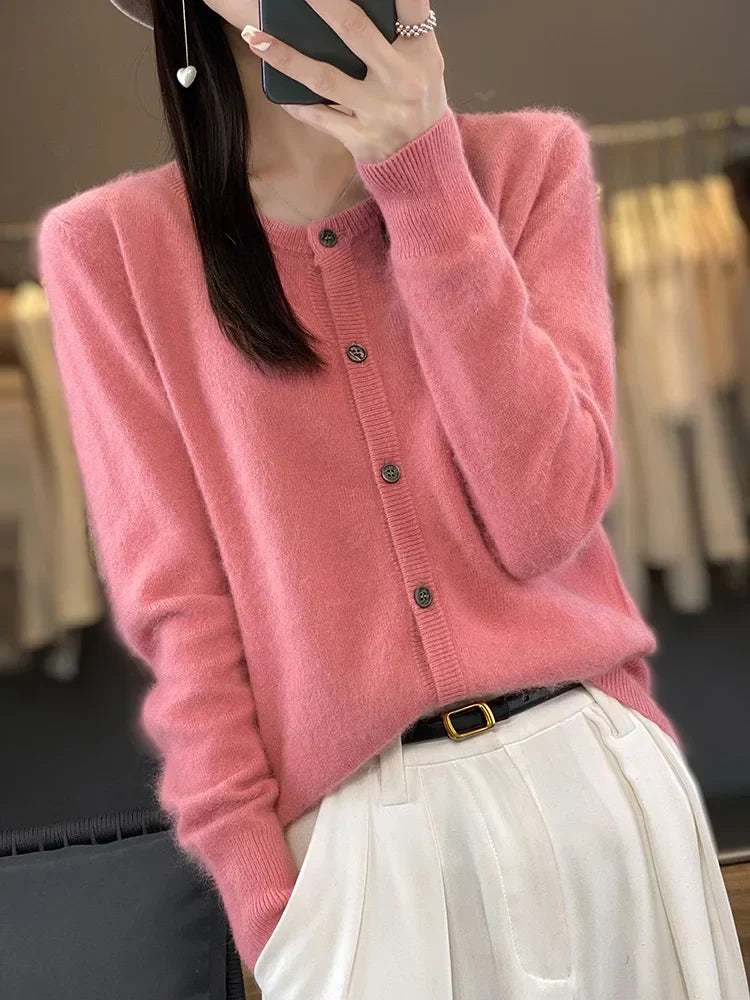 Chic Cashmere Cardigan of Luxury Vison – Timeless Style and Unmatched Comfort
