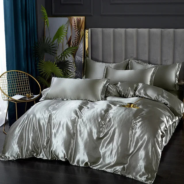 Treat yourself to our Luxury Satin Bedding Set – Premium Silk-Satin including Duvet Cover, Fitted Sheet, and Pillowcases for ultimate comfort!