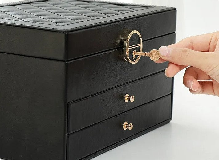 Stylish Luxury Leather Jewelry Box – The Perfect Space for Your Treasures