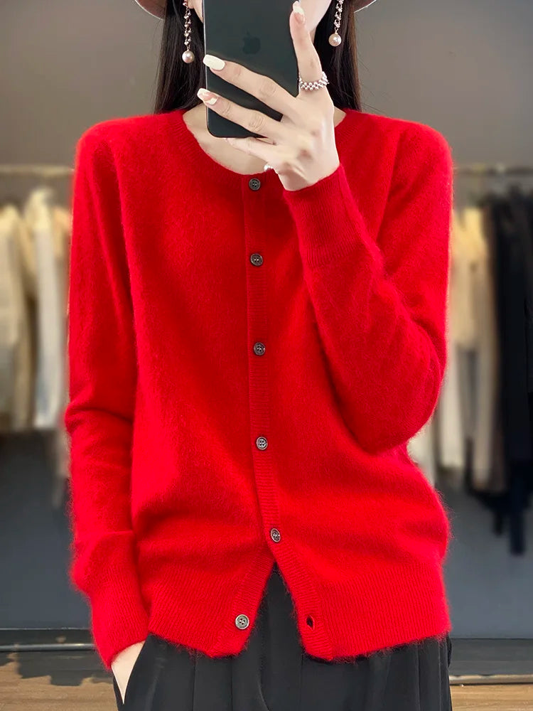 Chic Cashmere Cardigan of Luxury Vison – Timeless Style and Unmatched Comfort
