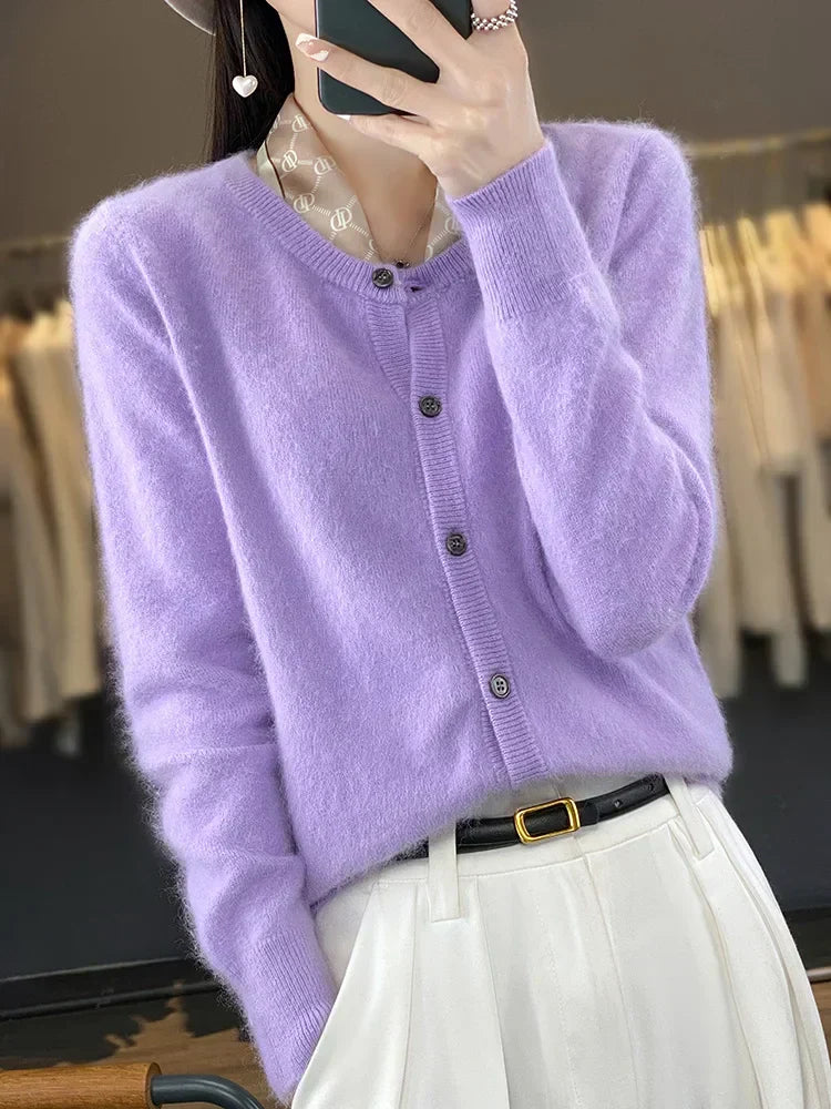Chic Cashmere Cardigan of Luxury Vison – Timeless Style and Unmatched Comfort
