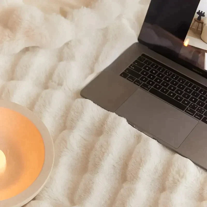 Treat yourself to the Luxury Fluffy Fleece Blanket 100x160 cm – Warm and Comfortable Microfiber for Cozy Cold Evenings!